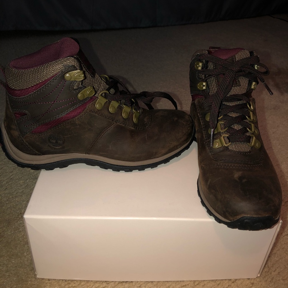 New Timberland boots size 6